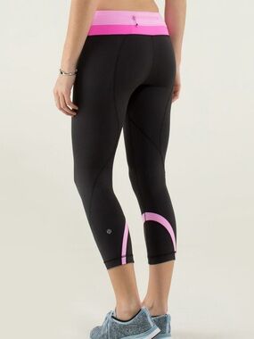 Lululemon Run Inspire Crop-  size 6